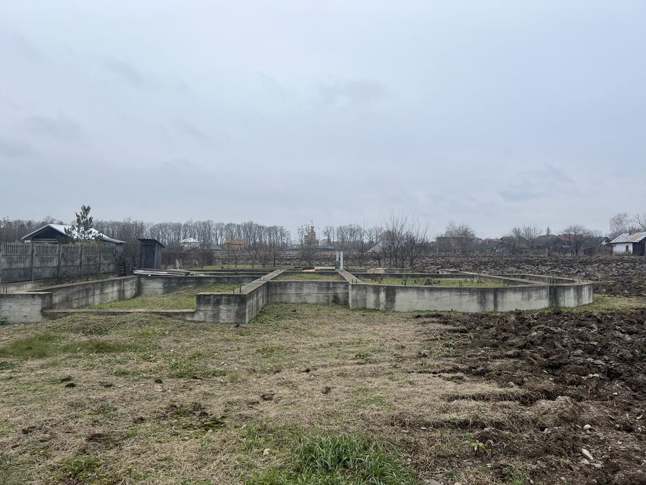 Продаж земельної ділянки з фундаментом