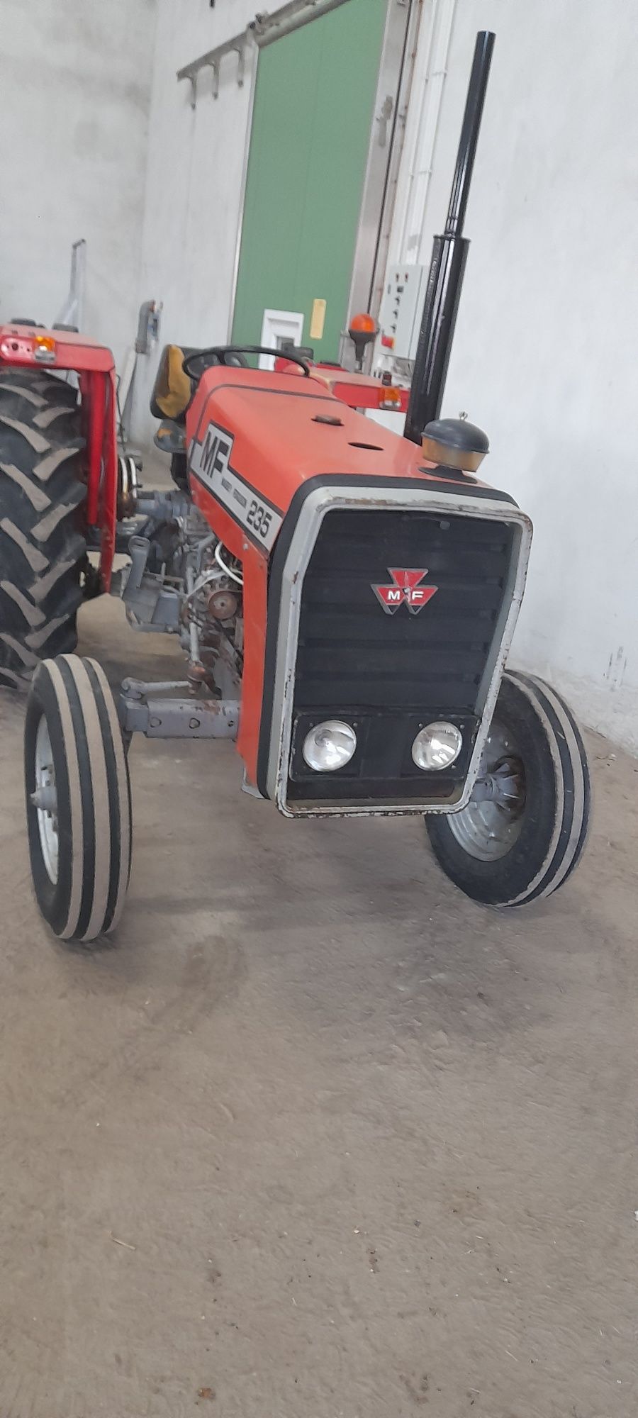 Massey Ferguson  235 .