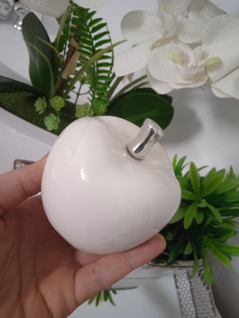 Figurka dekoracyjna białe jabłko