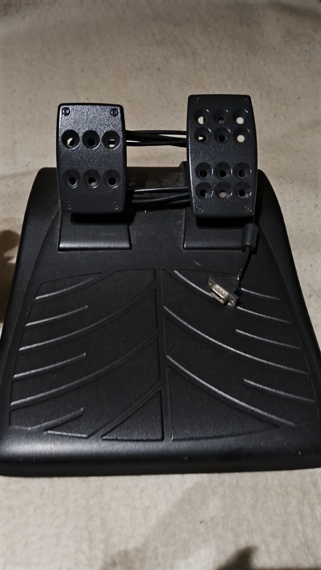 Kierownica Logitech Driving Force uszkodzona