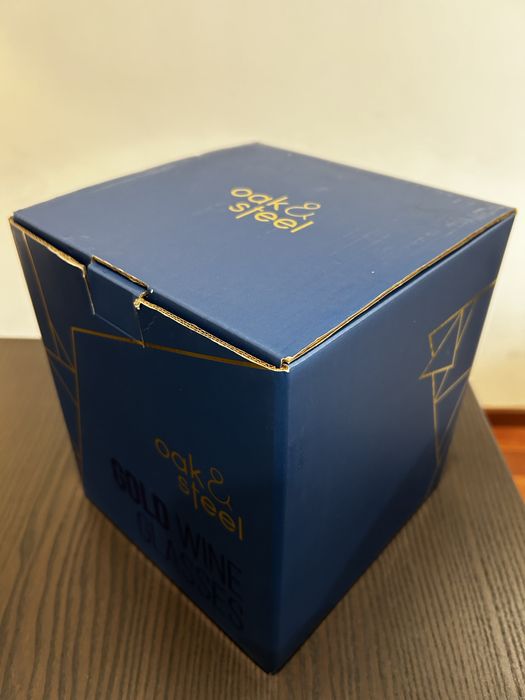 Luxo - 4 Taças Gold Wine -  douradas com acabamento mate.