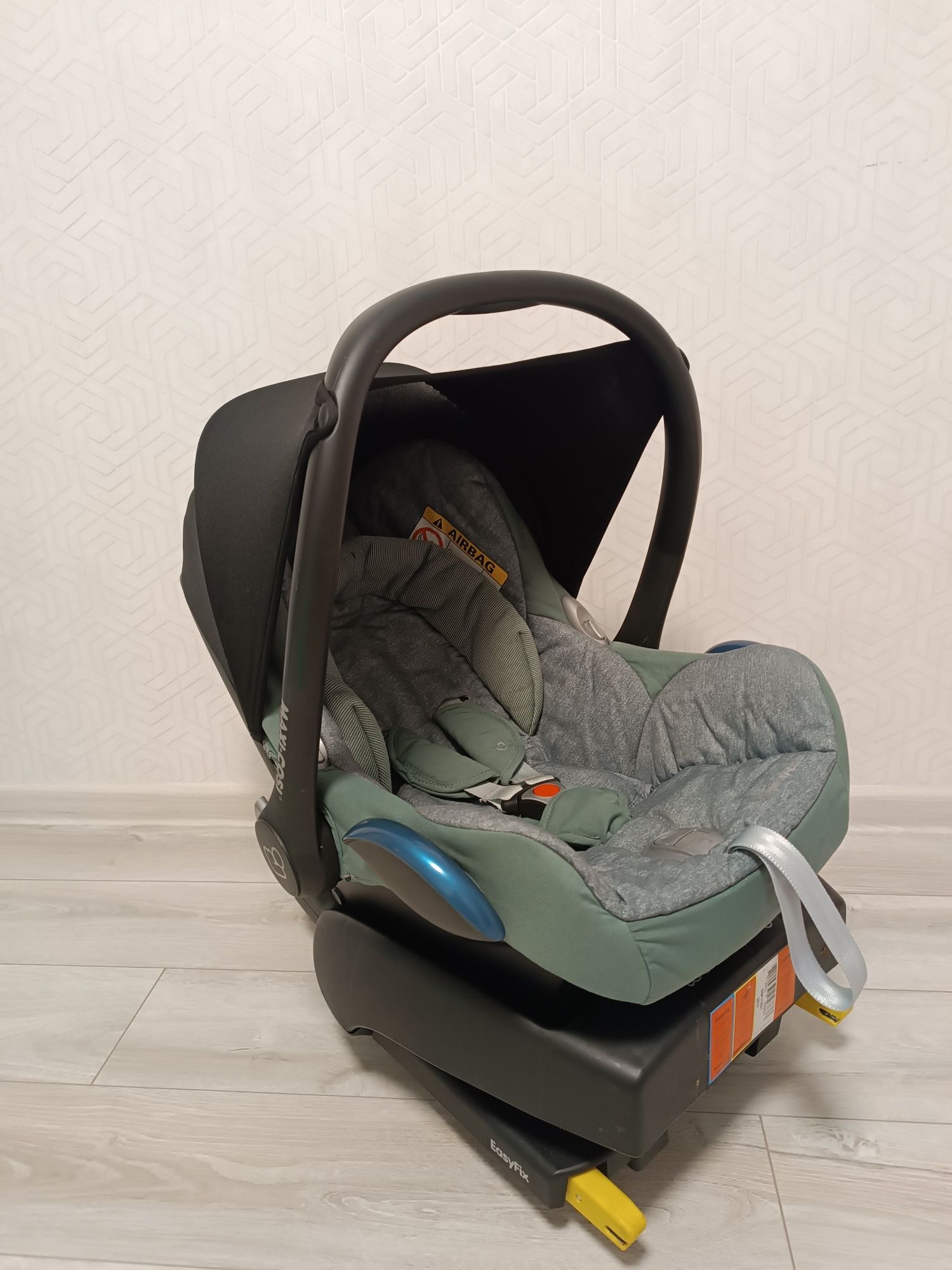 Автокрісло з базою  Maxi-cosi CabrioFix 0+