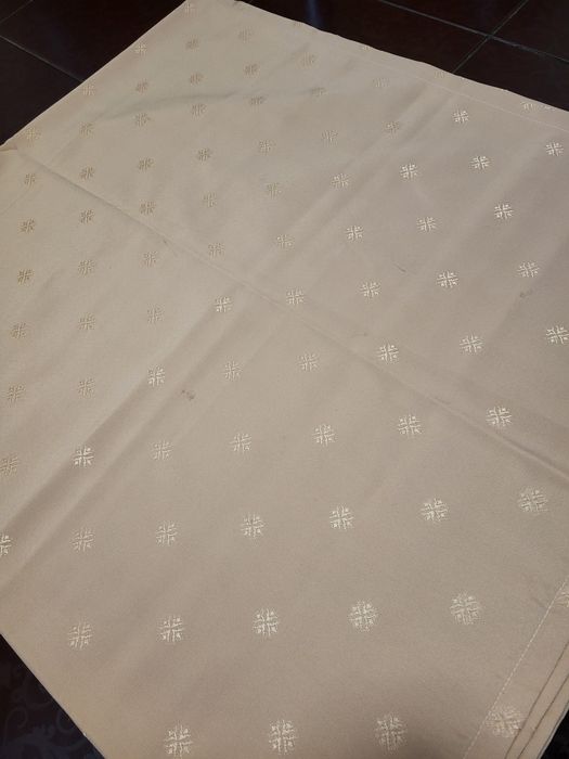 Скатертина з вишивкою 140×160 см