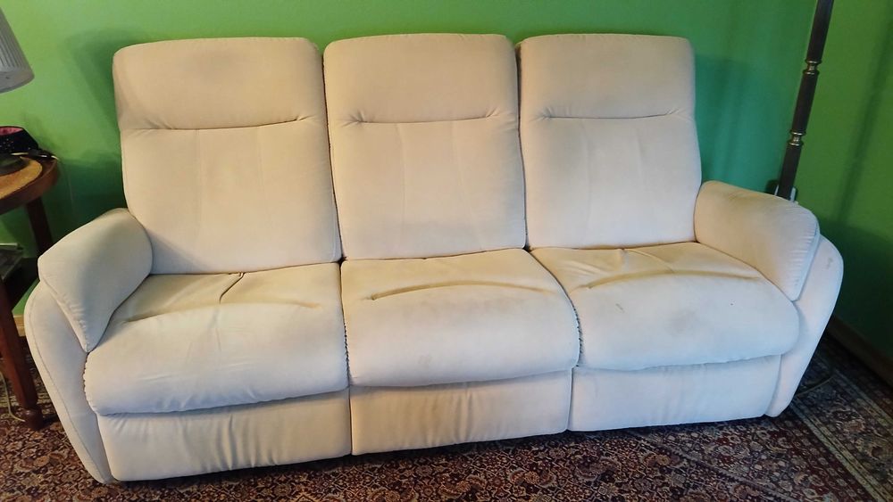 ładna sofa 3 osobowa z 2 relaksami