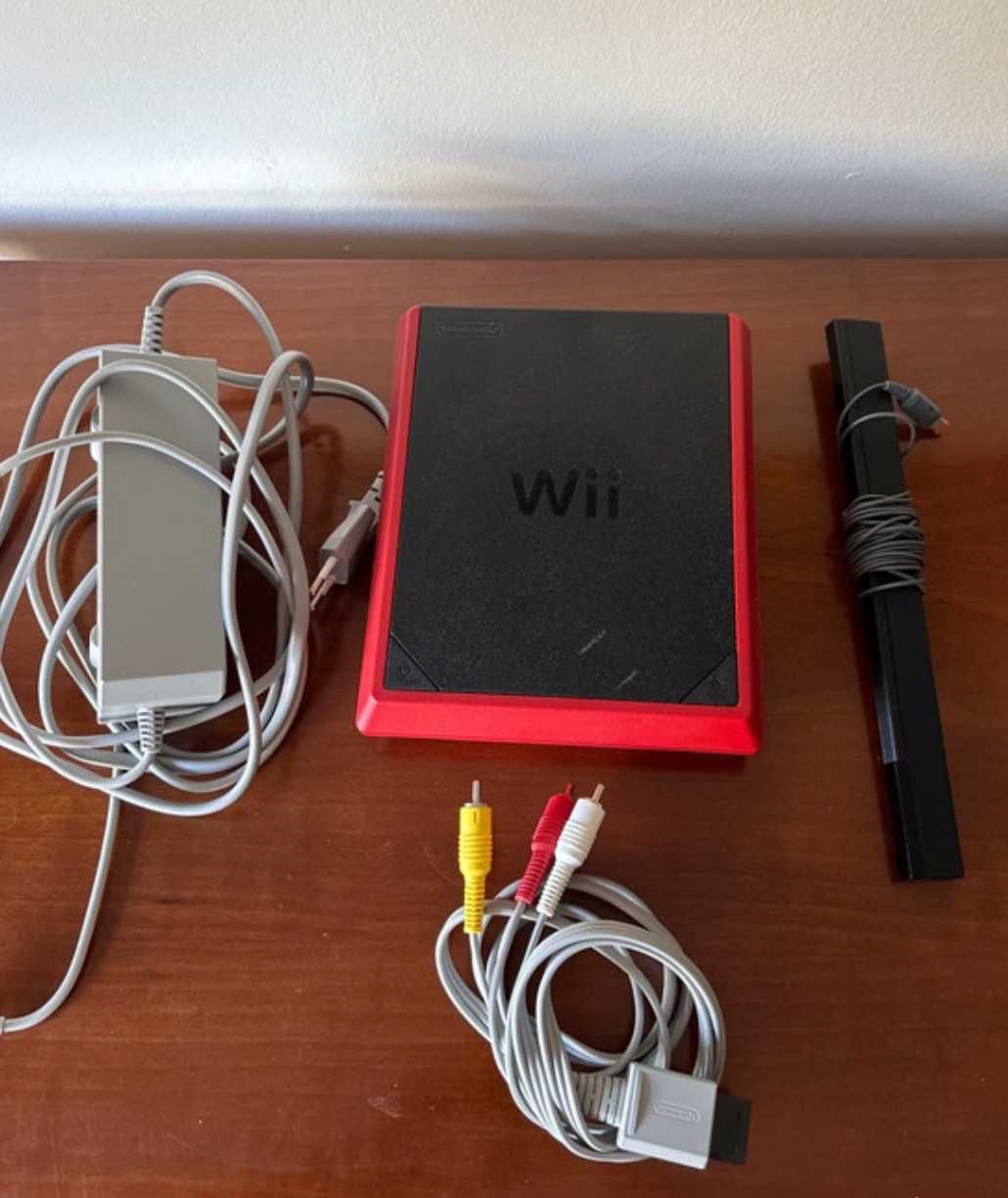 Nintendo Wii Mini Vermelha + 3 Jogos + 2 comandos
