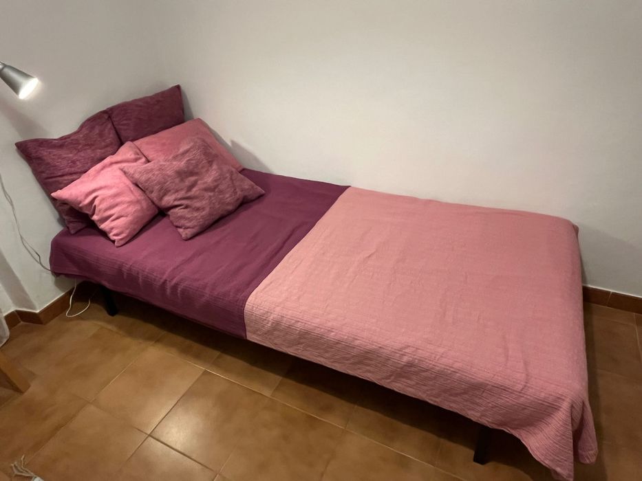 Cama de solteiro com colchão