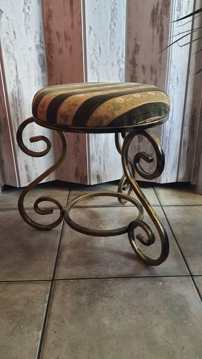 Stołek taboret podnużek stylowy