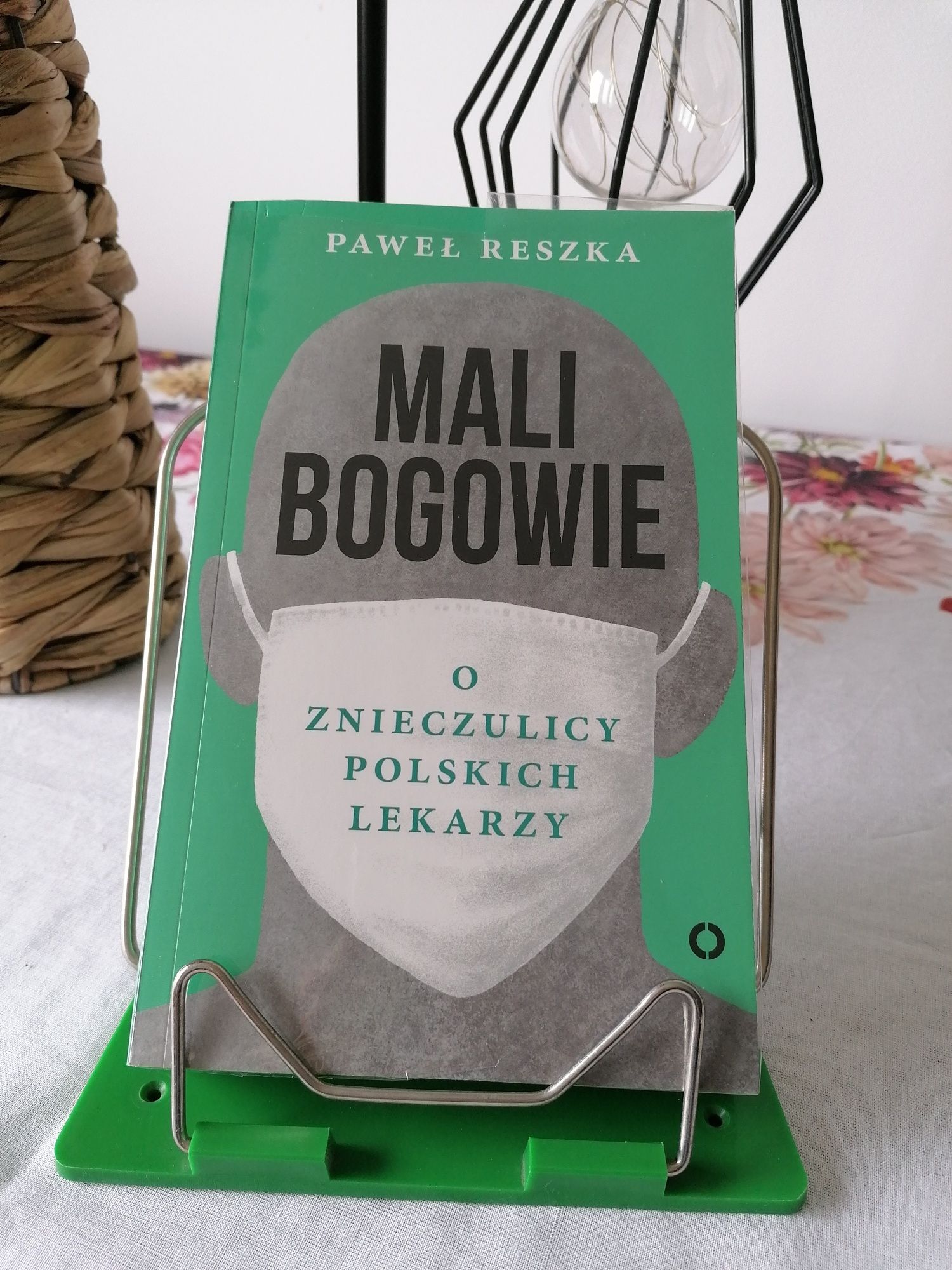 Książka "Mali bogowie" Paweł Reszka