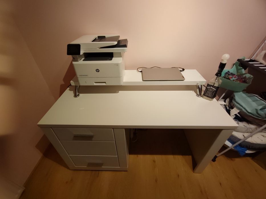 Biurko z kolekcji Snow duże dodatkowa półka