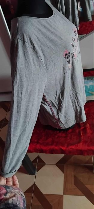 Bluza szara z napisami kwiaty