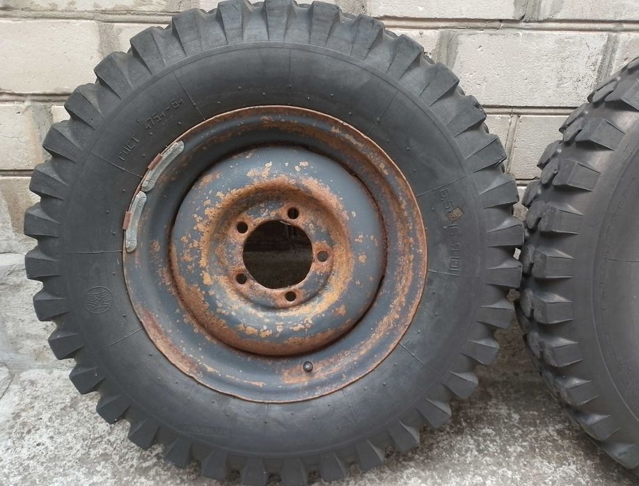 На УАЗ колеса, 16x6 5x139.7 ЦО 108, 6.50-16 модель Я-101, два штуки.