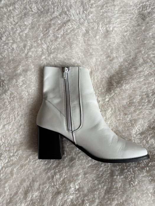 Шкіряні черивики. Зовні і в середені шкіра. 39 розмір.