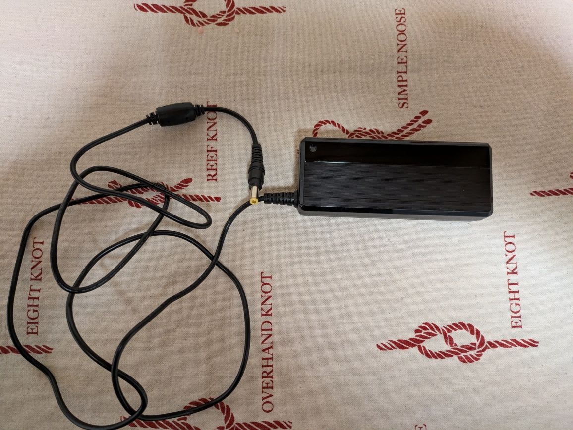Блок живлення HuntKey HKA09019047-6U 19V 4.74 A 5.5x2.5mm