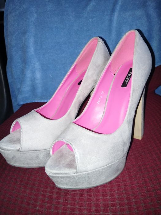 Buty na obcasie roz 39