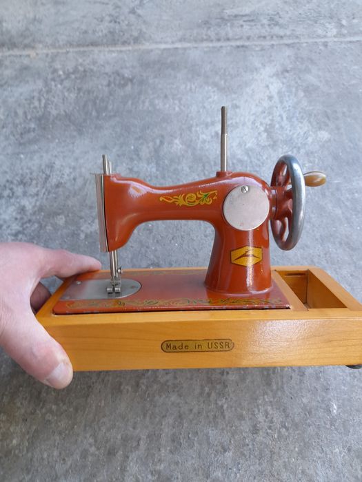 Máquina de costura antiga brinquedo/miniatura
