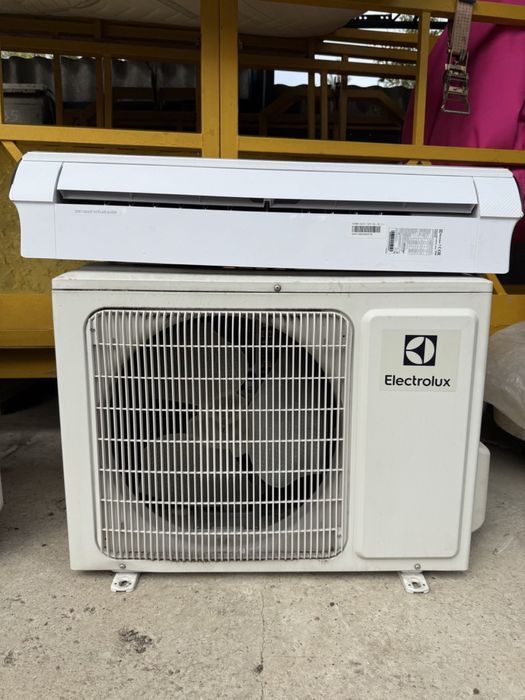 Кондиціонер б/у Electrolux EACS-12HF/N3_18Y кондиционер
