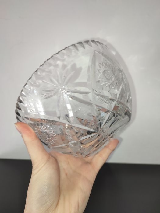 Kryształowa misa z okresu prl