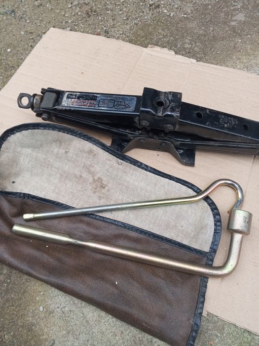 Продам домкрат на хонду,акуру,підходить  до багатьох авто