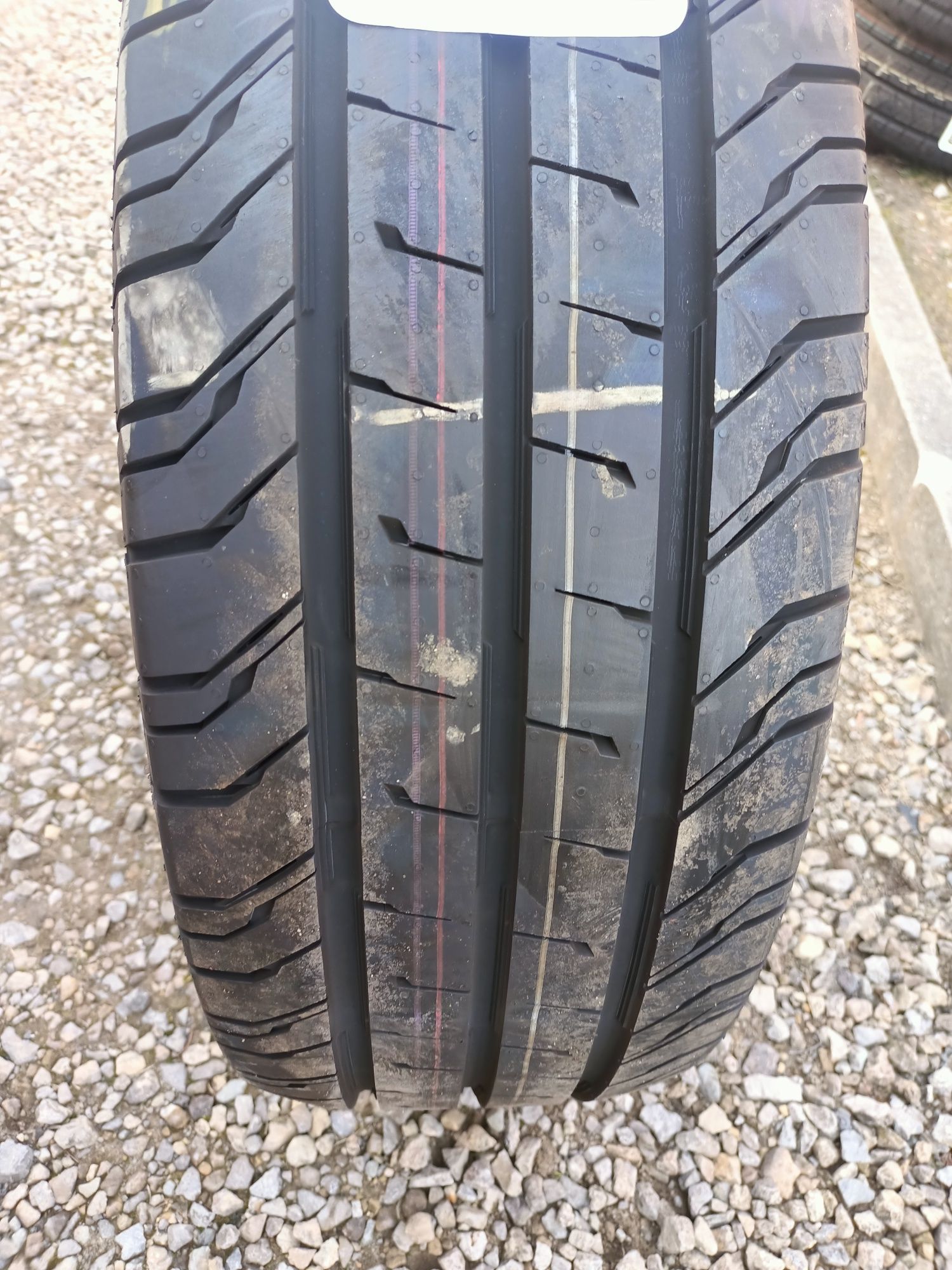 Nowe opony 235/65/16C Continental