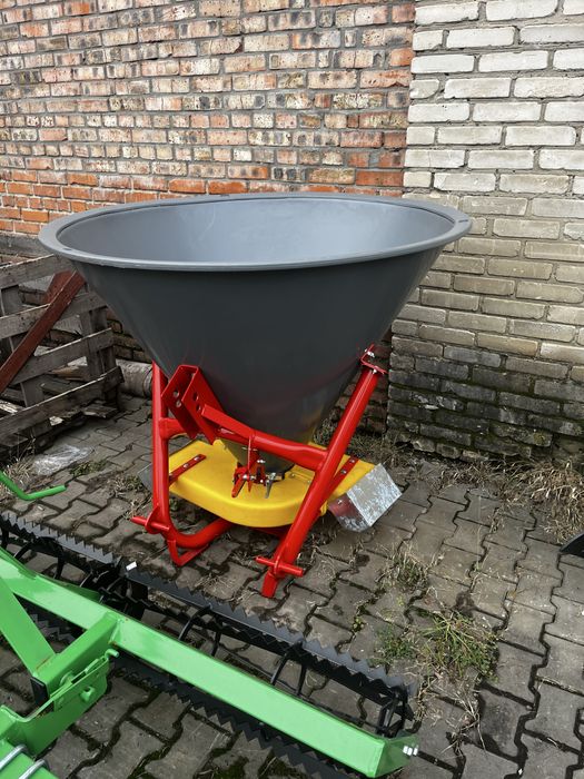 Лійка, розкидач мінеральних добрив, МТЗ
