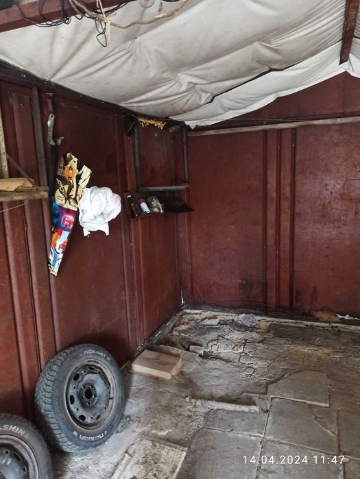 Гараж металевий розборний перекритий профільним листом