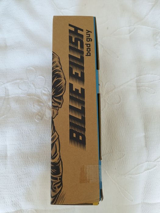 Figura da Billie Eilish inspirada no videoclipe Bad Guy.