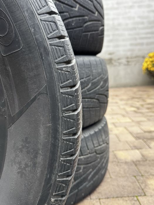Зимові шини 235/65 R17