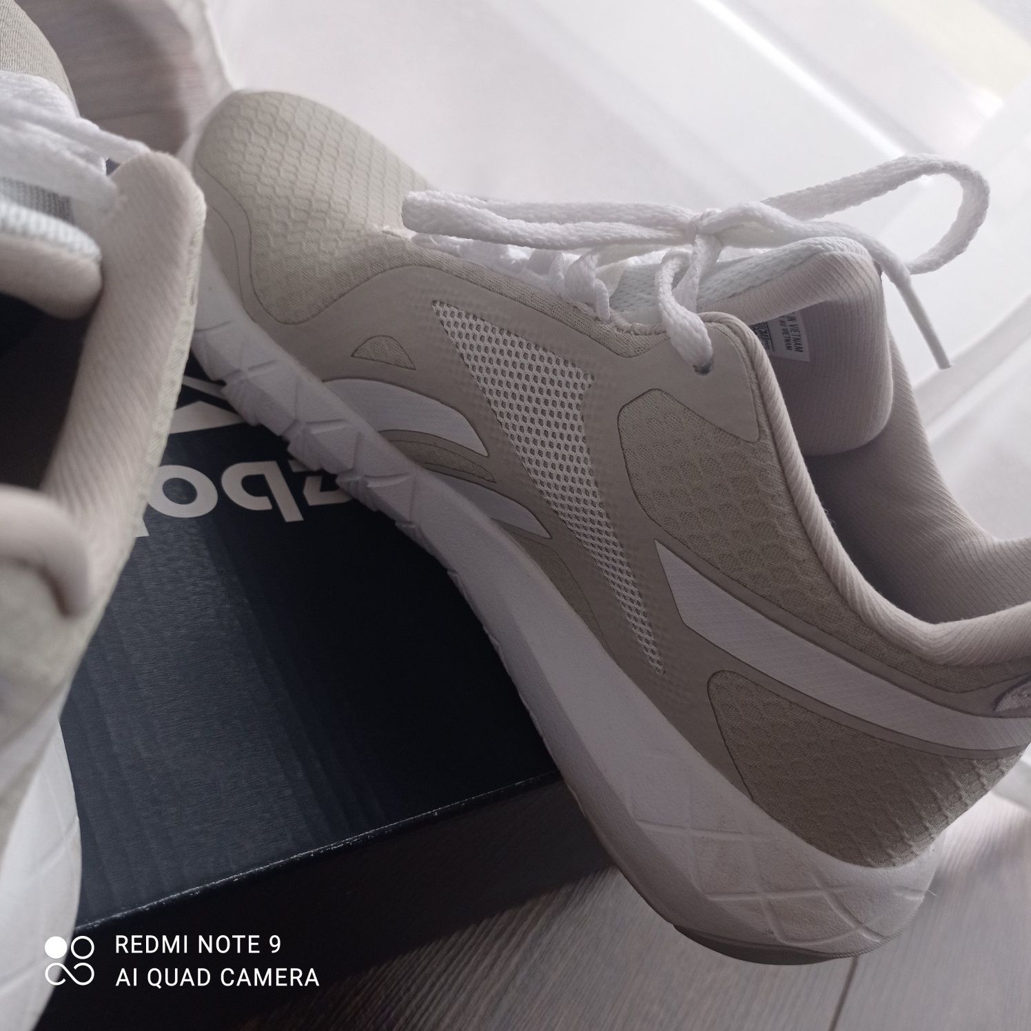 Nowe buty sportowe adidasy Reebok 36 białe beżowe
