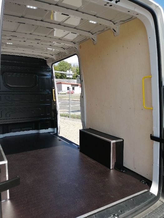 VW Crafter L4H3 Zabudowa przestrzeni ładunkowej auta dostawczego