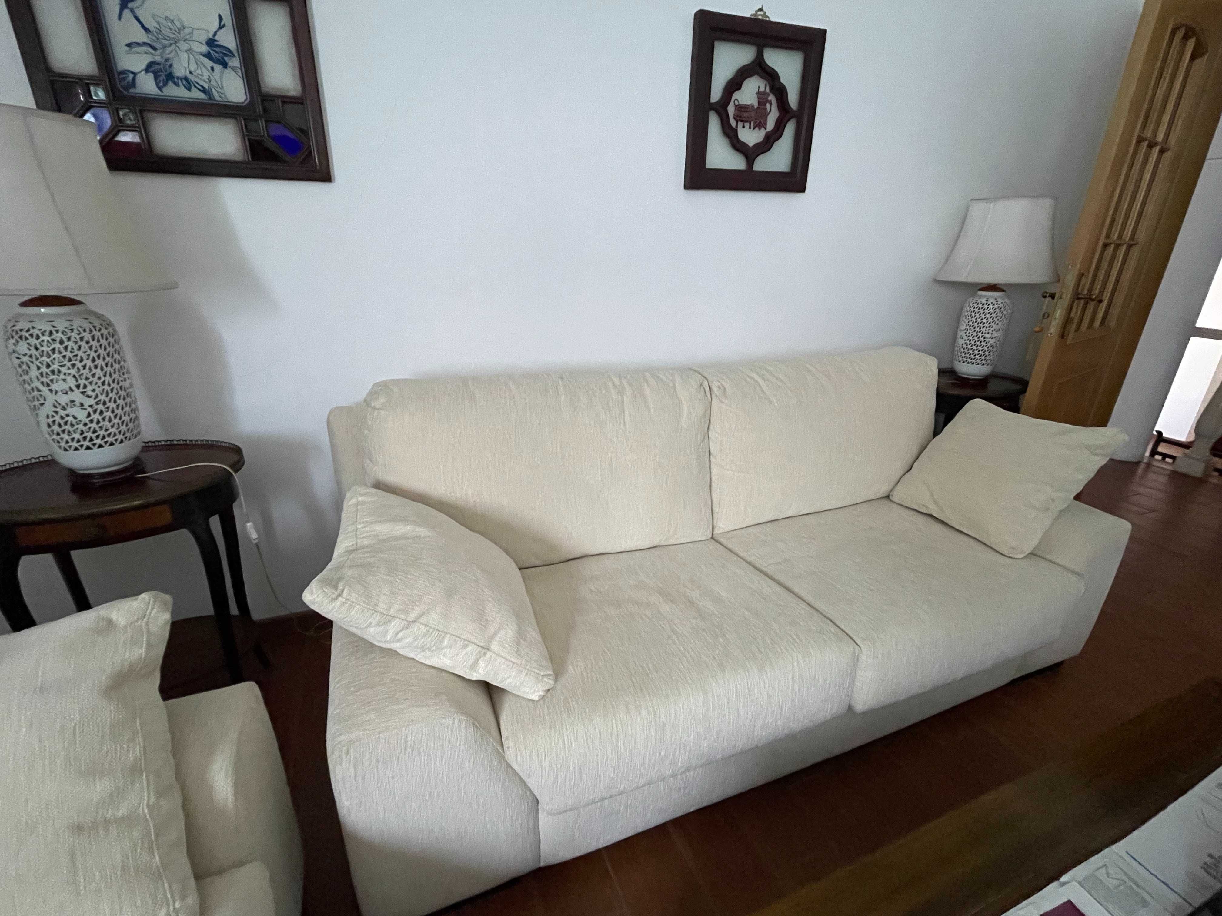 Conjunto de Sofás 2 e 3 Lugares – Creme - Como Novos