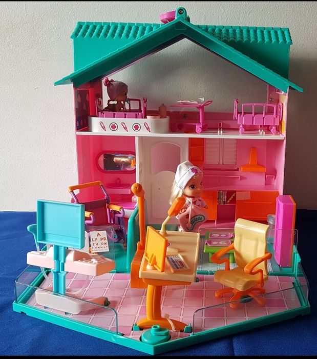 Boneca e acessórios