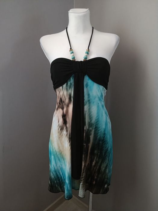 Letnia sukienka wiązana u szyi