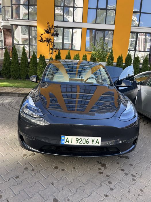 Tesla Y продам автомобілт