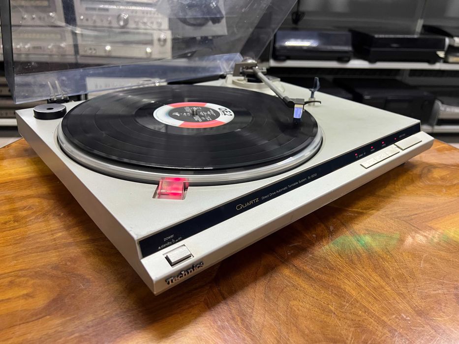 Gramofon Technics SL-QD33 automat, Audio Room