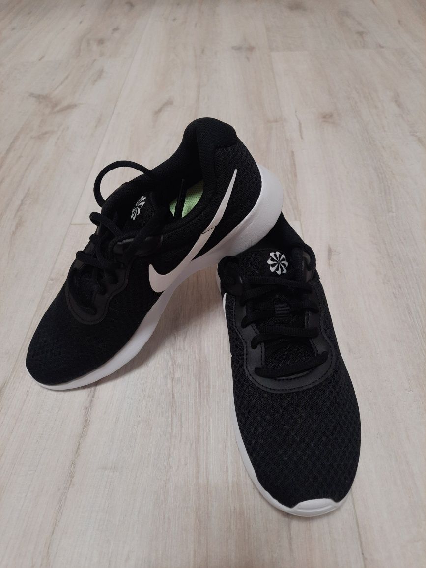 Жіночі оригінальні кросівки Nike Tanjun (DJ6258-003)