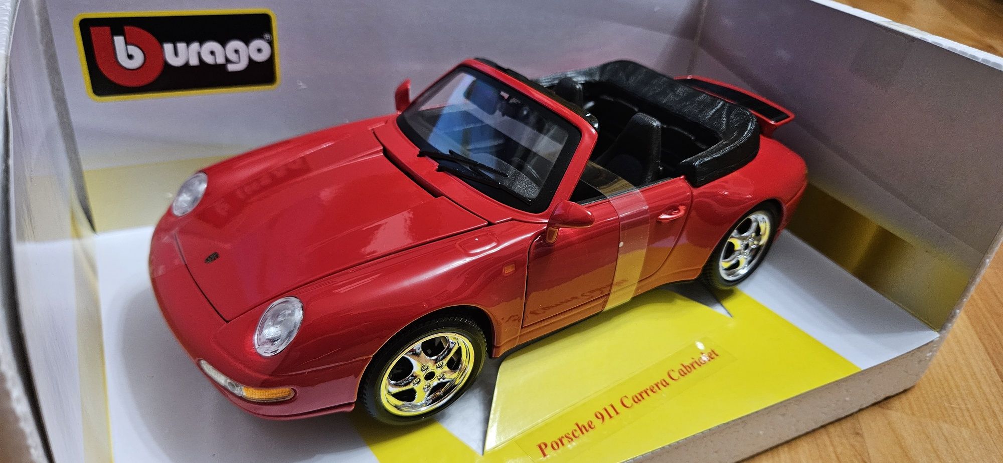 1:18 Burago Porsche 911 Carrera Cabriolet