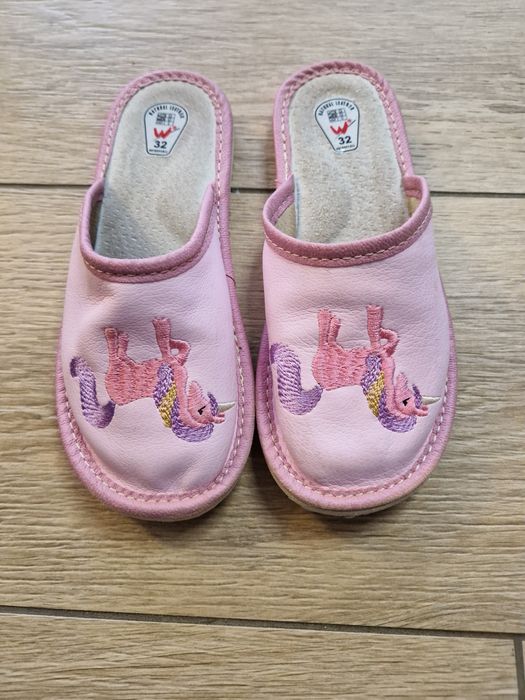 Kapcie skorzane 32
