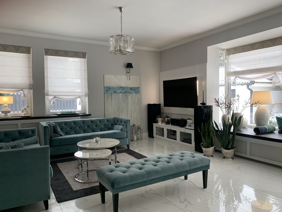 Stylowy zestaw - dwie kanapy i ławeczka.