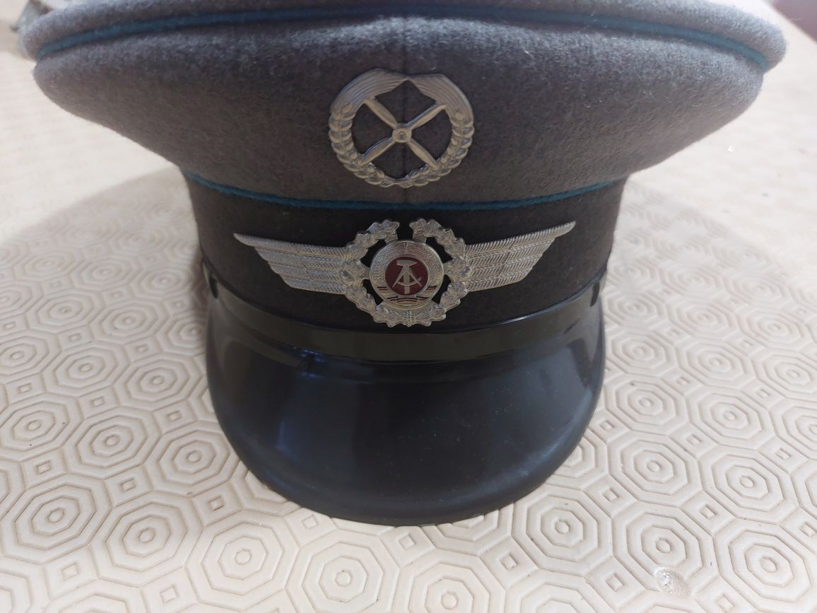 Boné da LSK alemã oriental.



Upvote
2

Downvote
Responder
repl