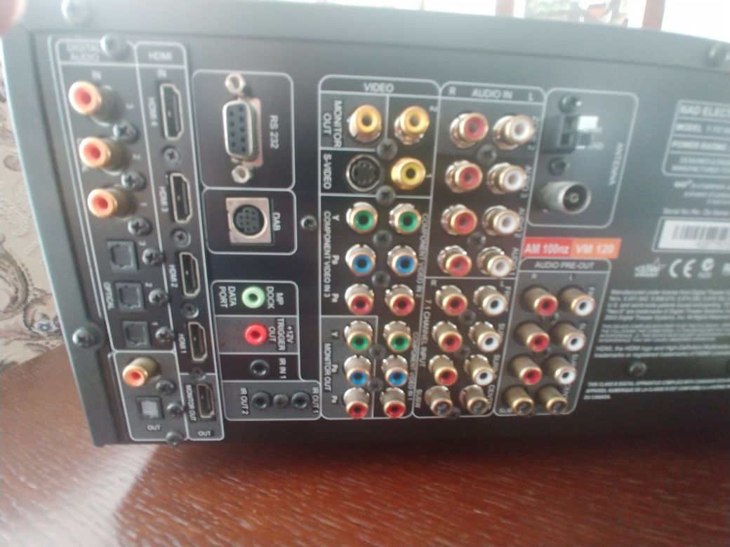 Amplituner NAD T-757 V2