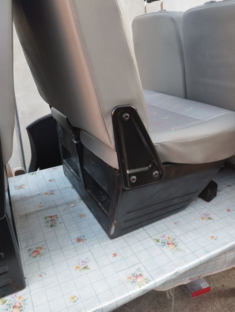 Fotele vw transporter T5 stan bdb
