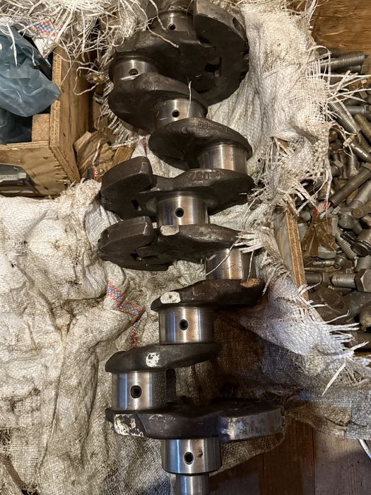 Продам колінвал т-40 і інші запчастини до тракторів