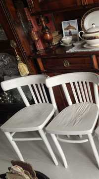 Krzesła drewniane PRL białe