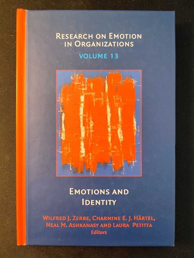 (Env. Incluído) Emotions And Identity