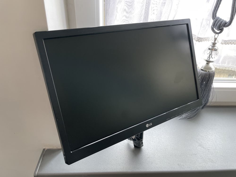 Monitor led LG 19 sprzedam lub zamienie za cos w podobnej cenie