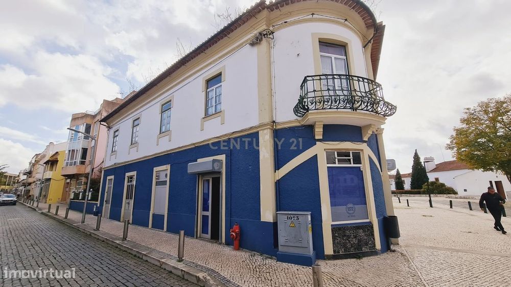 Moradia T6 + Comércio - centro da Vila de Condeixa-a-Nova (Coimbra)