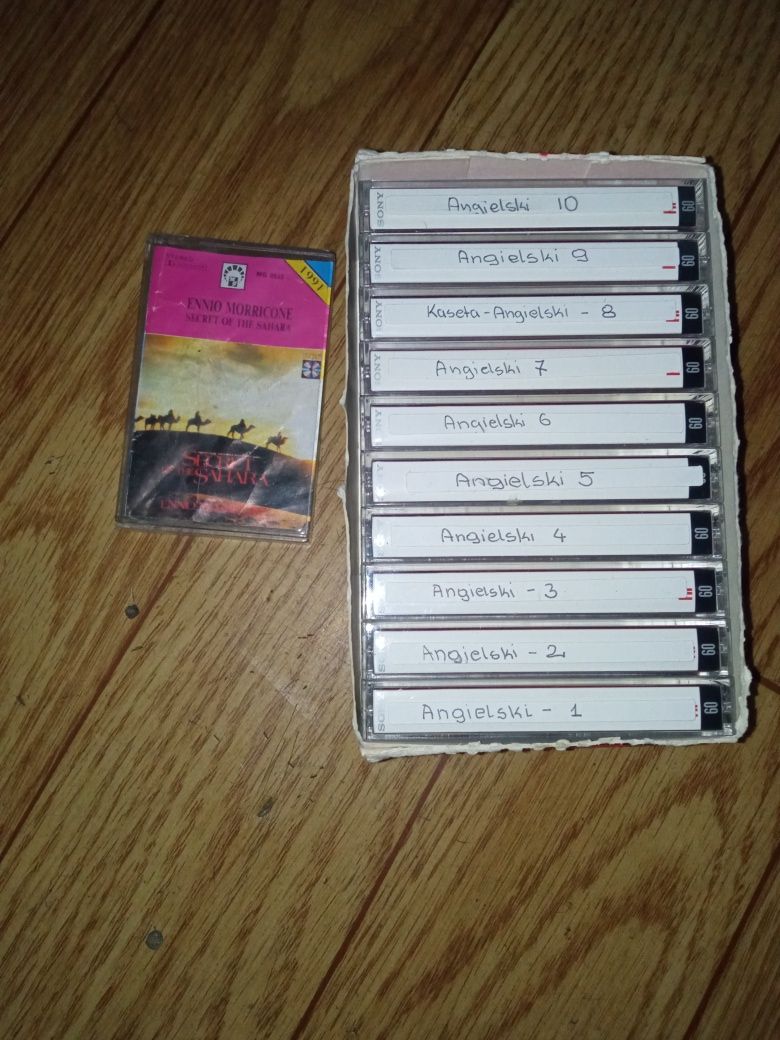 11 kaset magnetofonowych