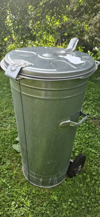 Metalowy kosz 120l