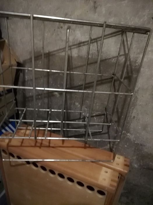 Stojak na wino, szafka metalowa