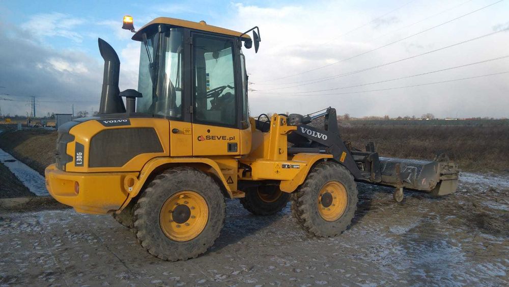 Wynajem ładowarki przegubowej Volvo L30G , widły , łyżka